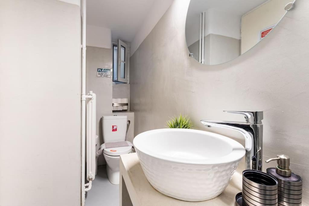 Downtown Cute Apt In The Heart Of Plaka アテネ エクステリア 写真