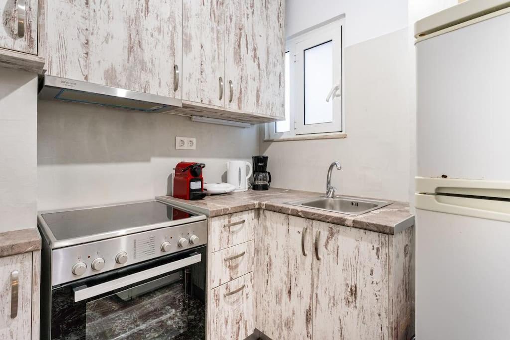 Downtown Cute Apt In The Heart Of Plaka アテネ エクステリア 写真